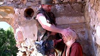 Солдафон жарит в рот арабскую беженку