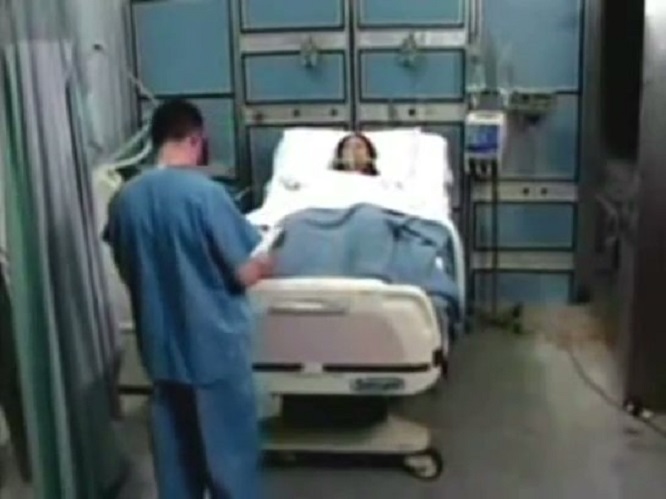 Дама в коме изнасилована в каждую дырочку врачом