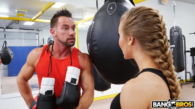 Тренер яростно трахает зрелую даму за опоздание